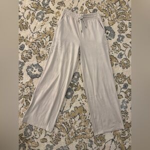 NWOT Vuori Halo Essential Wideleg Pant in Ecru Heather, size Medium